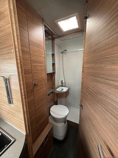 Weinsberg Sonstige Cara Loft Ford 550 MF Sonderpreis € 81.405,- , Listenpreis € 94.443,- , Exportpreis € 58.306,-